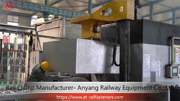 China Railway Rail Clamps, Rail Gauge Baffle Plates Producer