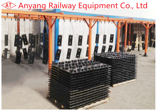 China Manufactuer Cast Tie Plates for Railway Rail Fastener Assembly