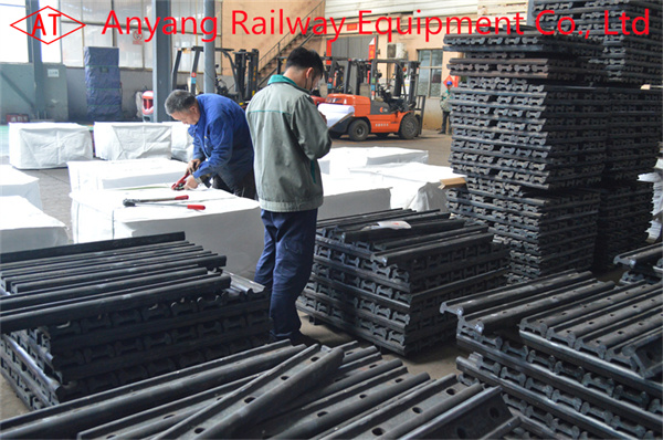 China AREMA Standard 115-119-132-133-136-141RE Railway Fishplates Manufacturer